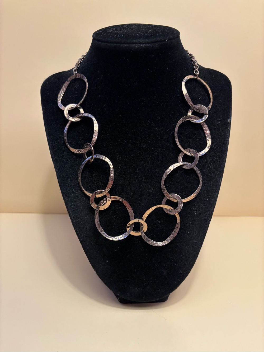 Daisy Fuentes Bronze Tone Hammered Link Necklace 18”